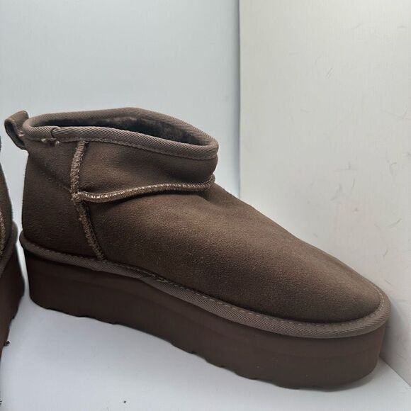 CUSHIONAIRE Women's Genuine Suede pull platform boot +Memory Foam 9.5 TAUPE - Picture 6 of 7